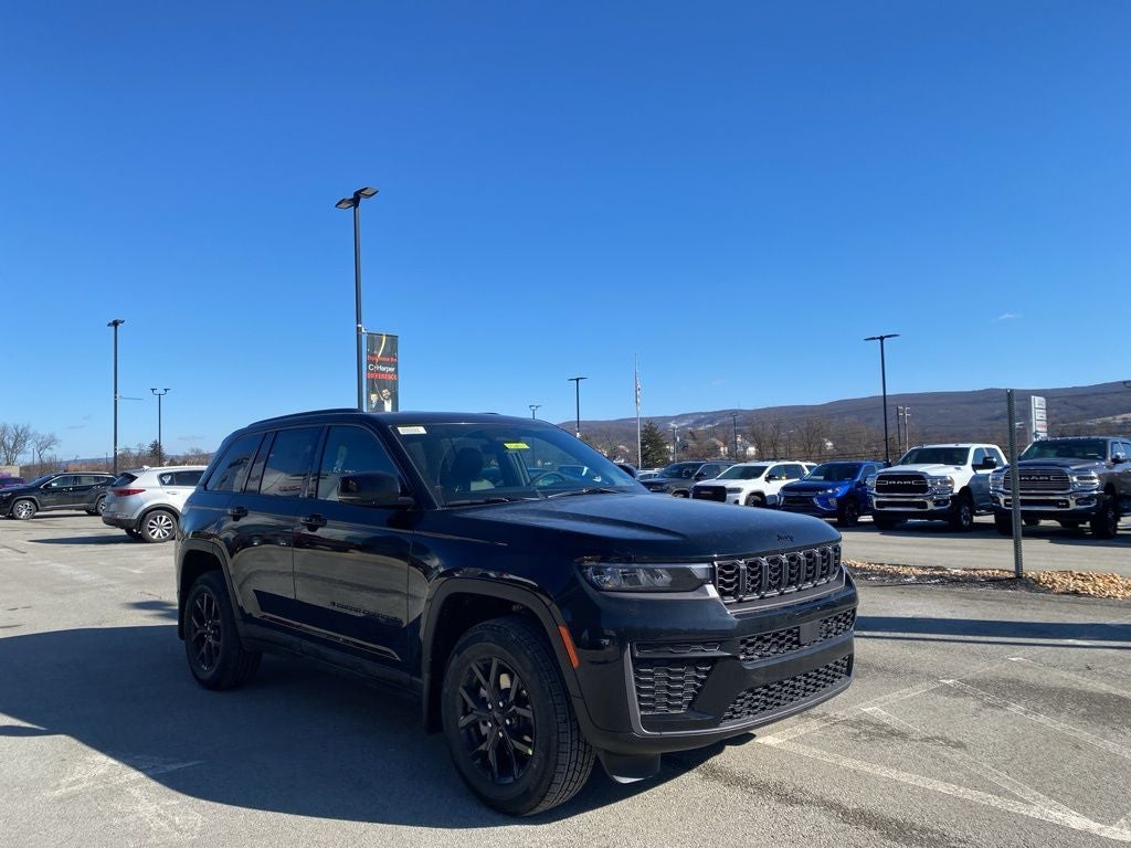 2026 Jeep Grand Cherokee Laredo