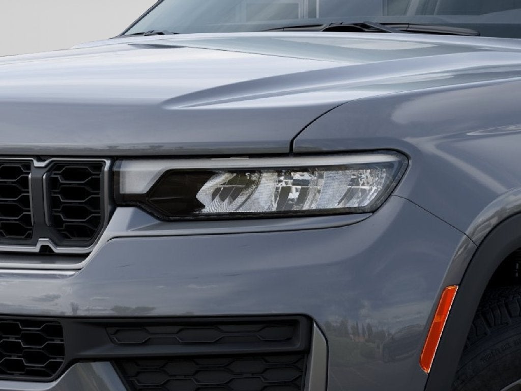 2027 Jeep Grand Cherokee Laredo Altitude