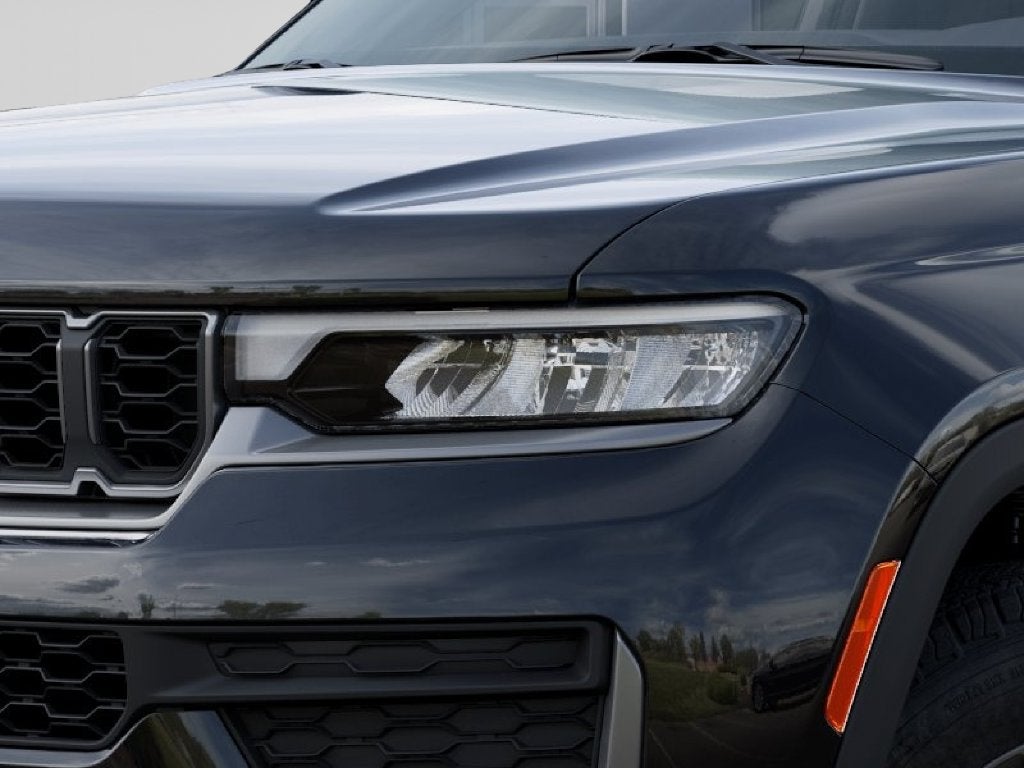 2027 Jeep Grand Cherokee Laredo Altitude