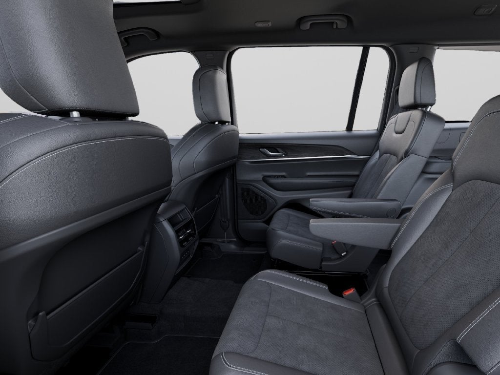 2027 Jeep Grand Cherokee L Laredo Altitude