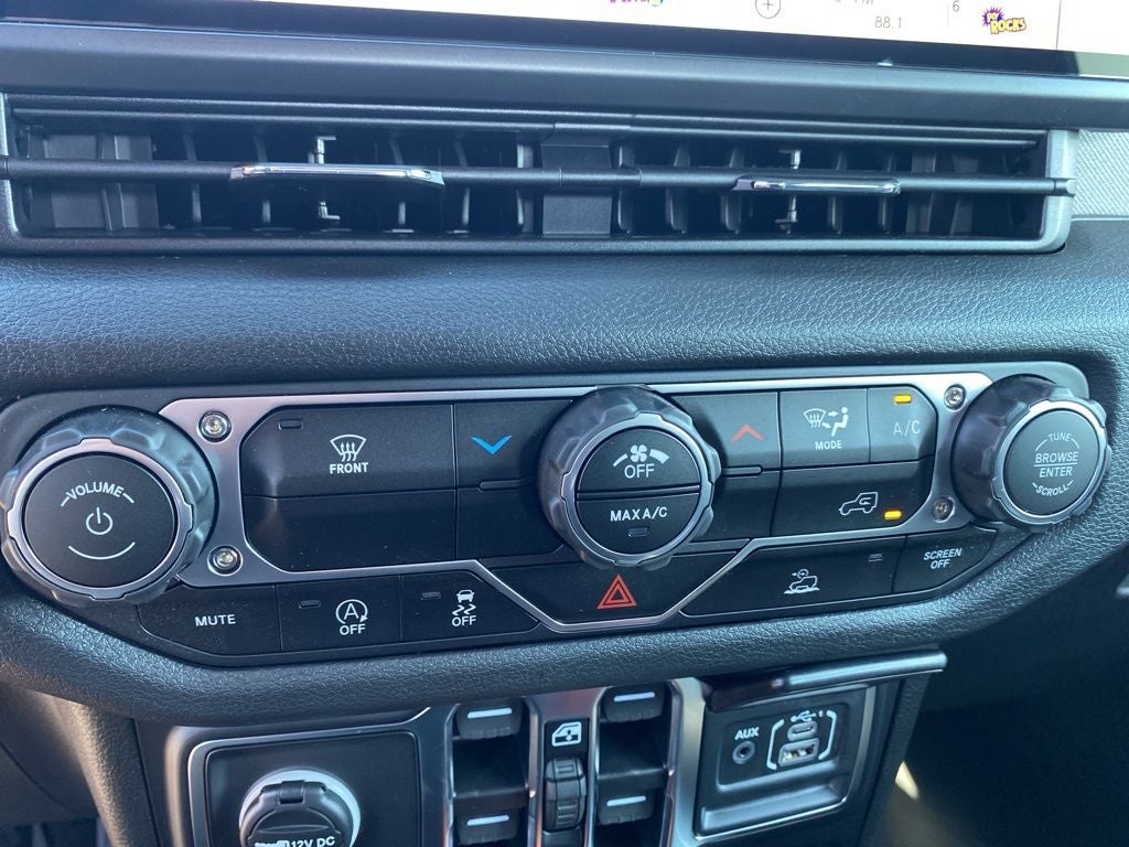 2025 Jeep Gladiator Sport