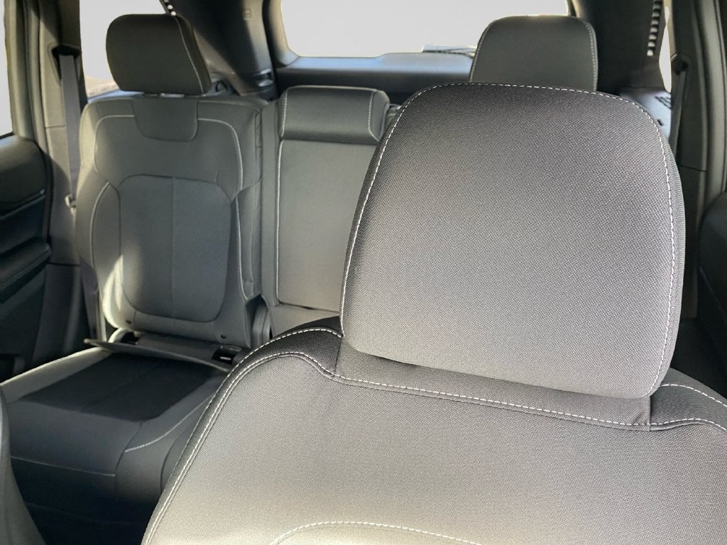 2027 Jeep Grand Cherokee Laredo