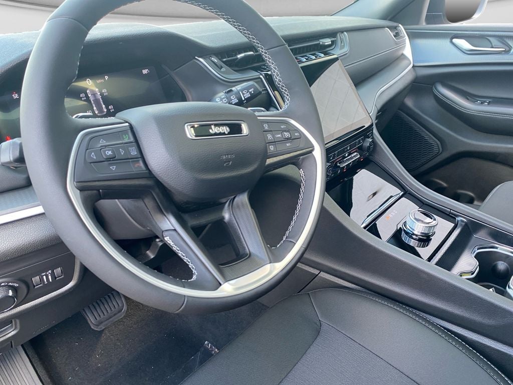 2027 Jeep Grand Cherokee Laredo X