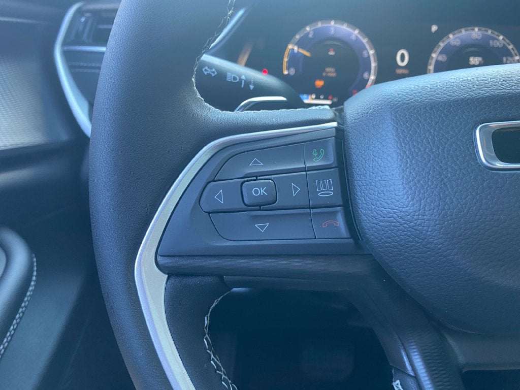 2027 Jeep Grand Cherokee Laredo