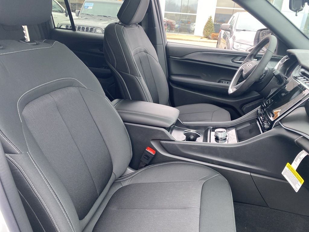 2026 Jeep Grand Cherokee GRAND CHEROKEE LAREDO X 4X4