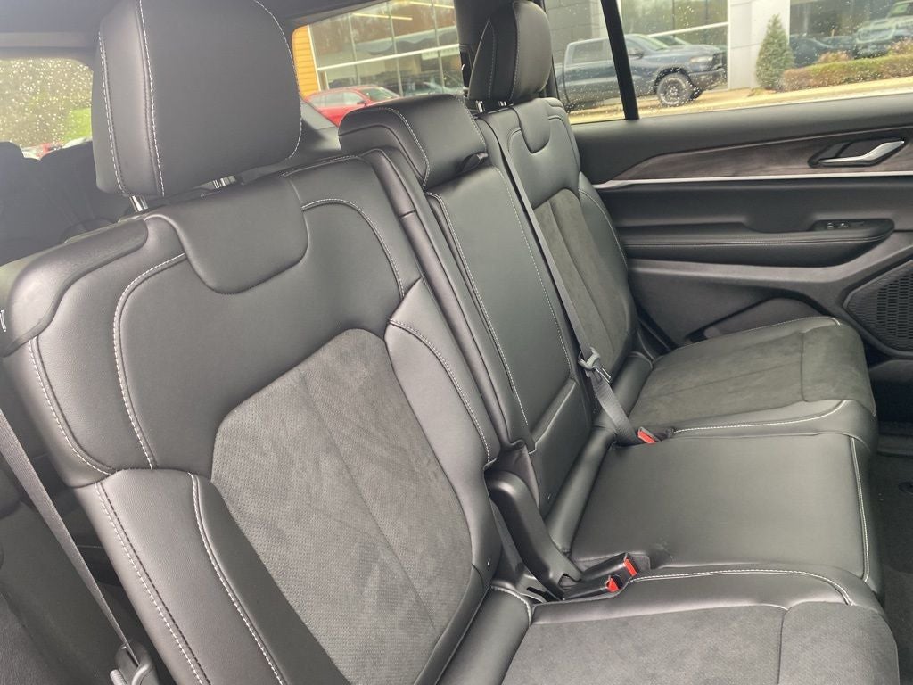 2026 Jeep Grand Cherokee GRAND CHEROKEE LAREDO 4X4