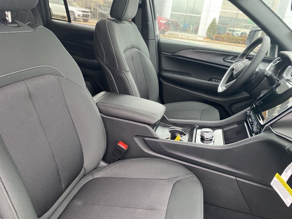 2026 Jeep Grand Cherokee GRAND CHEROKEE LAREDO X 4X4