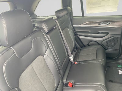 2027 Jeep Grand Cherokee Laredo Altitude
