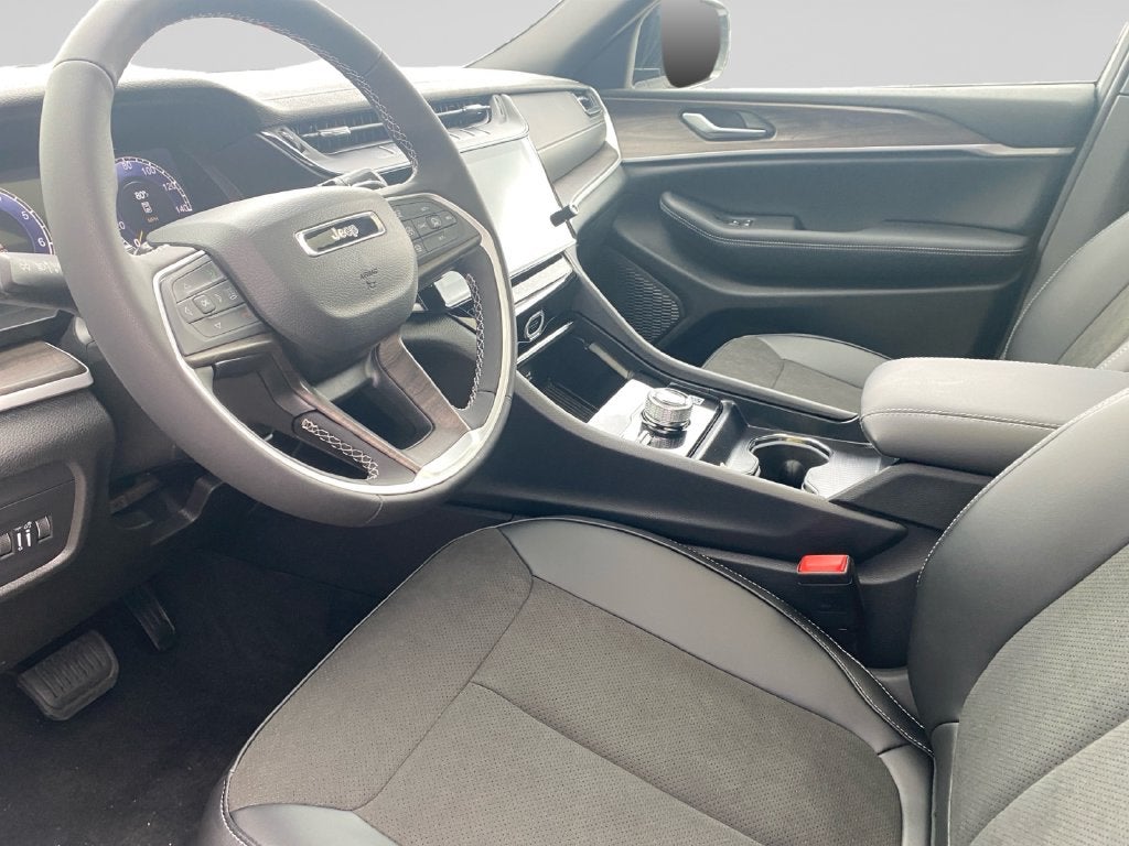 2027 Jeep Grand Cherokee Laredo Altitude