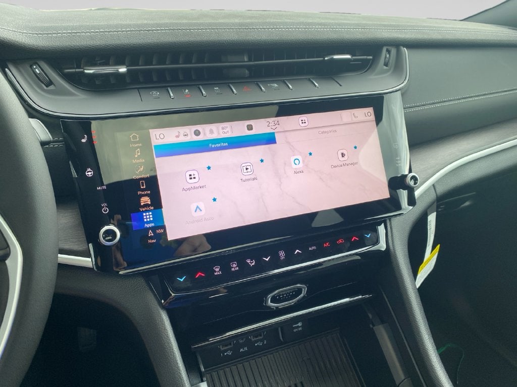 2027 Jeep Grand Cherokee Laredo Altitude