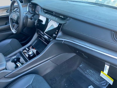 2027 Jeep Grand Cherokee Laredo Altitude