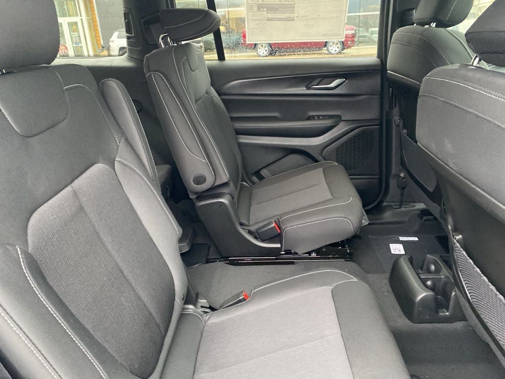 2026 Jeep Grand Cherokee L GRAND CHEROKEE L LAREDO X 4X4