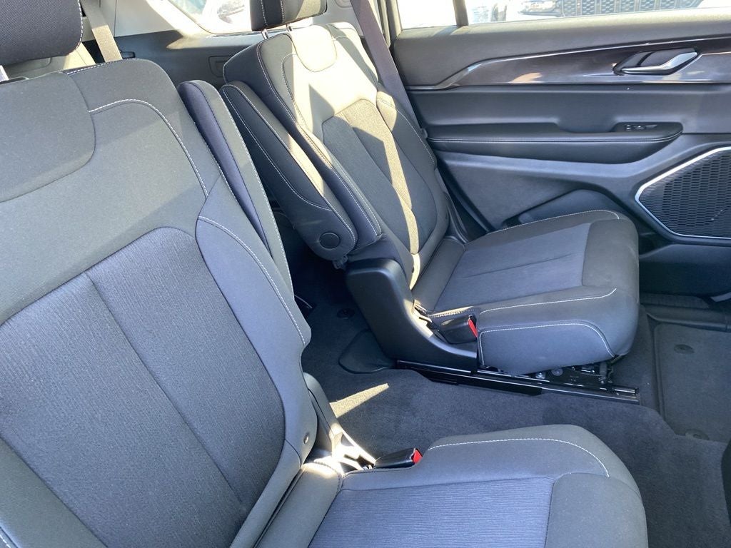 2022 Jeep Grand Cherokee L Laredo 4x4