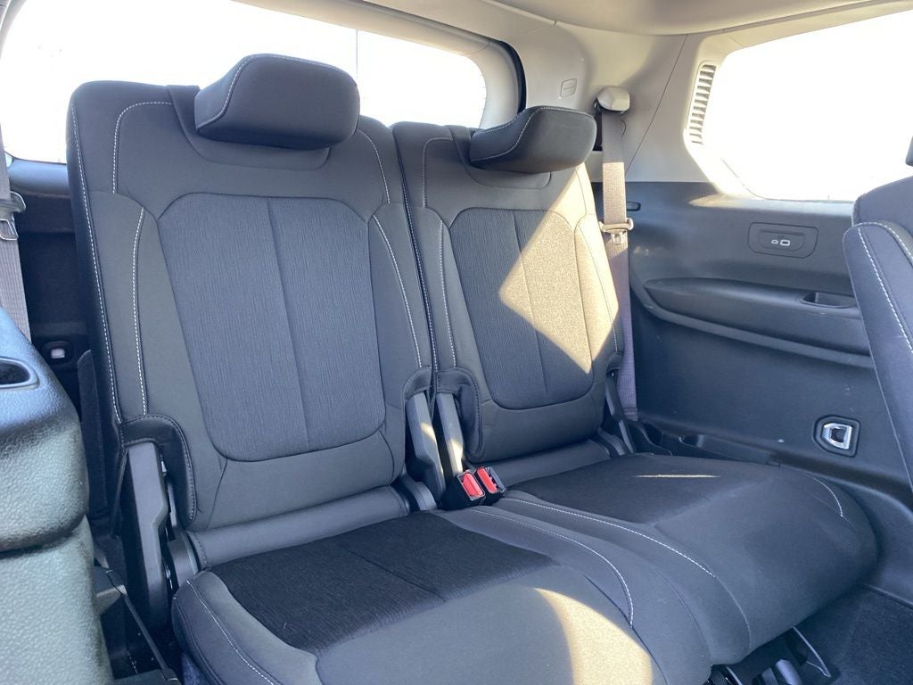 2022 Jeep Grand Cherokee L Laredo 4x4