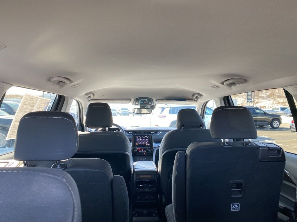 2022 Jeep Grand Cherokee L Laredo 4x4