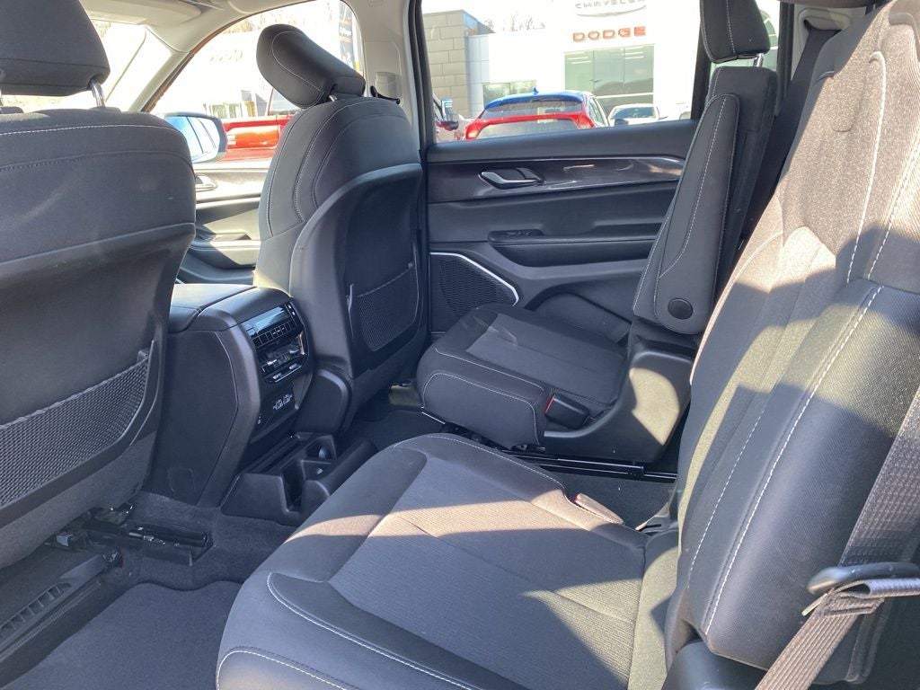 2022 Jeep Grand Cherokee L Laredo 4x4