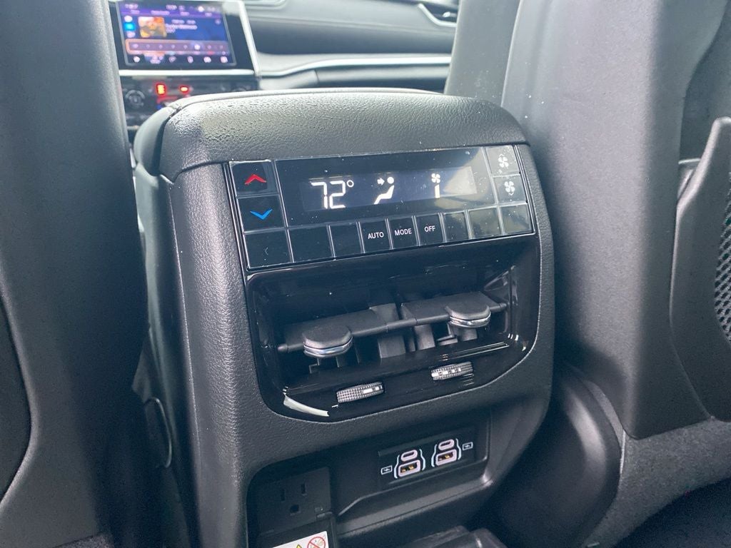 2026 Jeep Grand Cherokee L GRAND CHEROKEE L LAREDO X 4X4