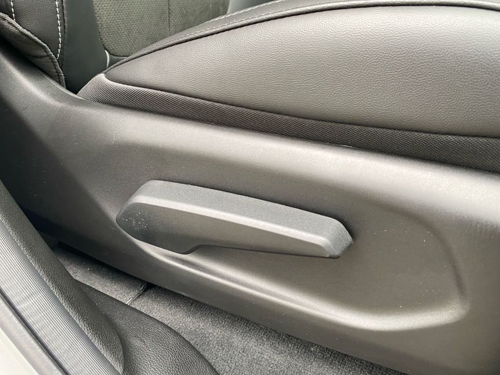 2027 Jeep Grand Cherokee L Laredo Altitude