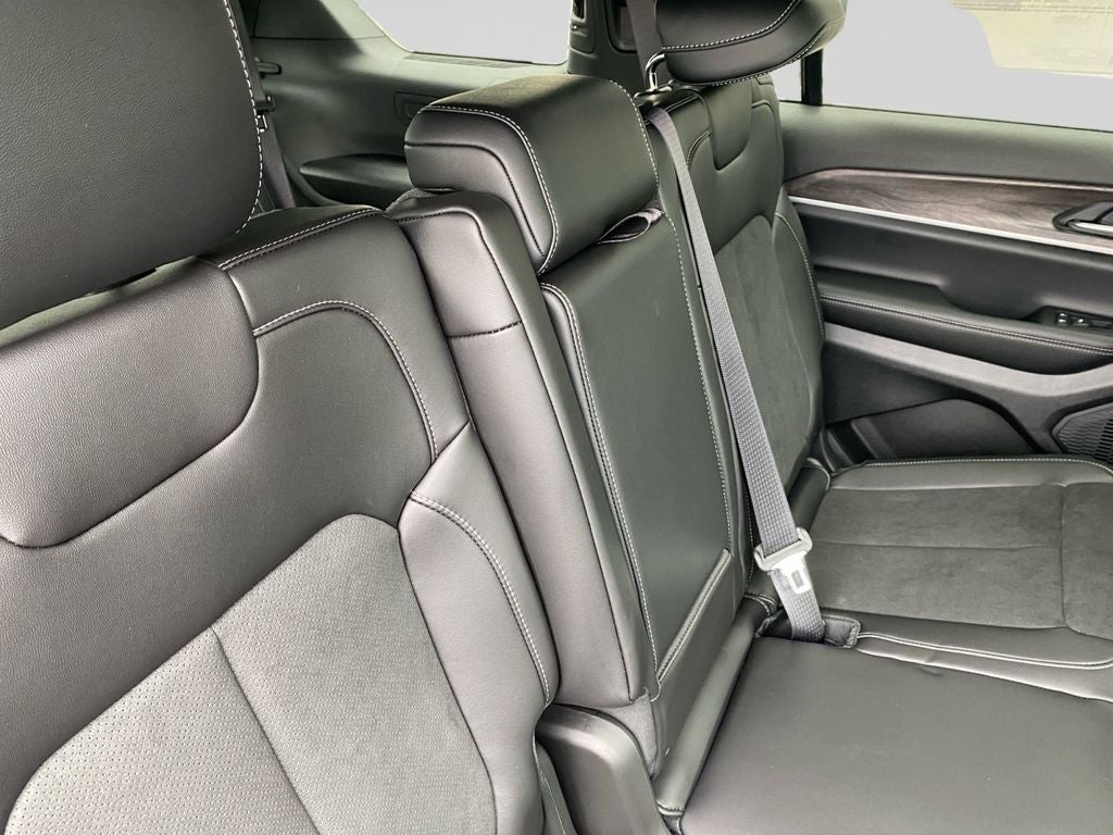 2027 Jeep Grand Cherokee L Laredo Altitude