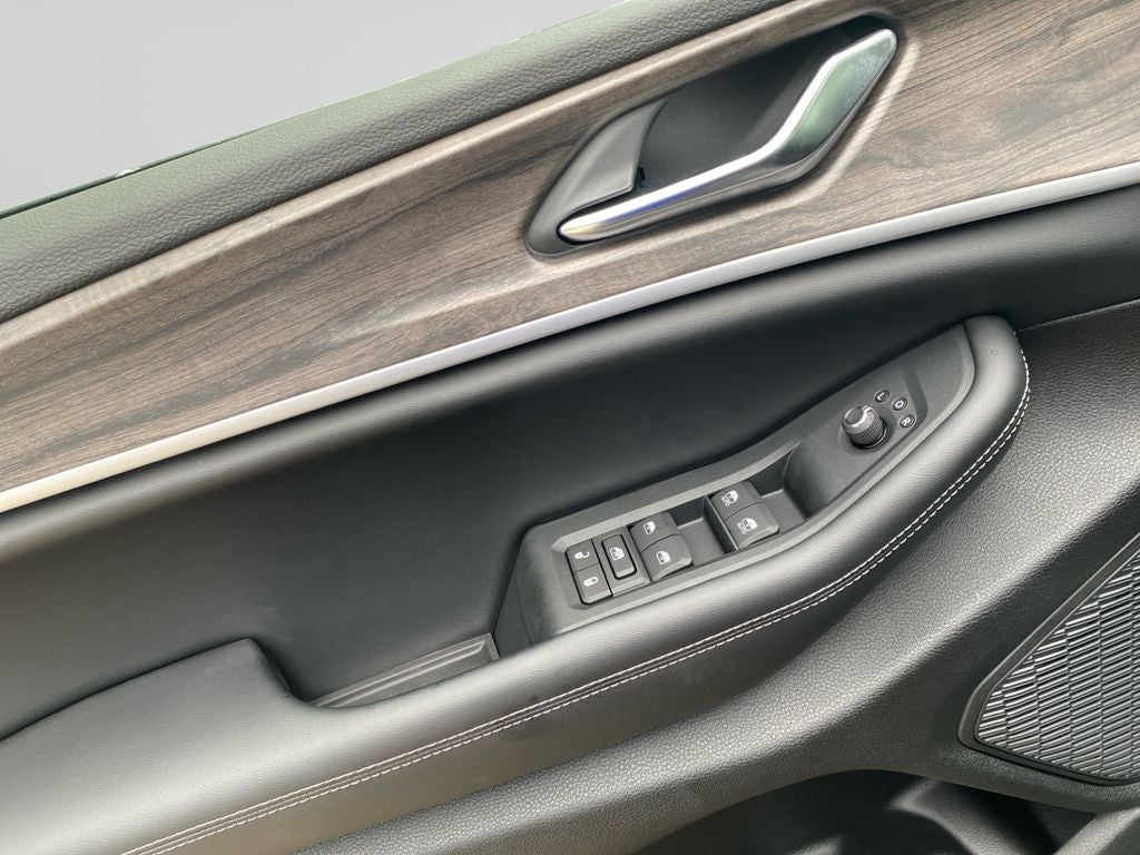 2027 Jeep Grand Cherokee L Laredo Altitude