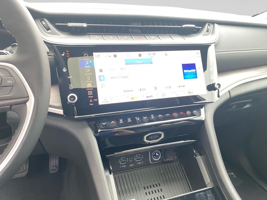 2027 Jeep Grand Cherokee L Laredo Altitude
