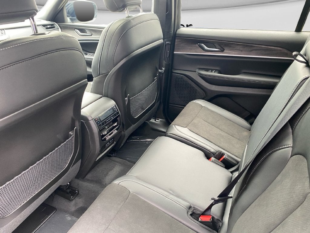 2027 Jeep Grand Cherokee L Laredo Altitude