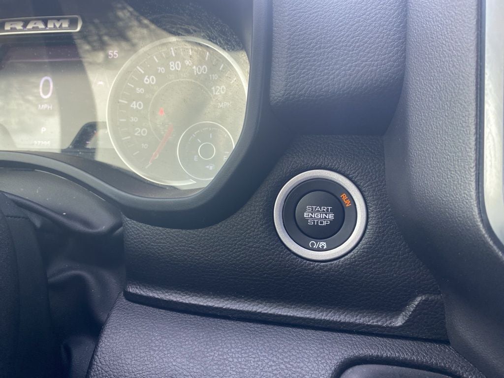 2025 RAM 1500 Big Horn Crew Cab 4x4 5'7' Box