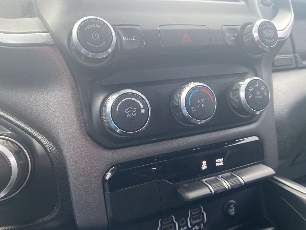 2022 RAM 1500 Big Horn Quad Cab 4x4 6'4' Box