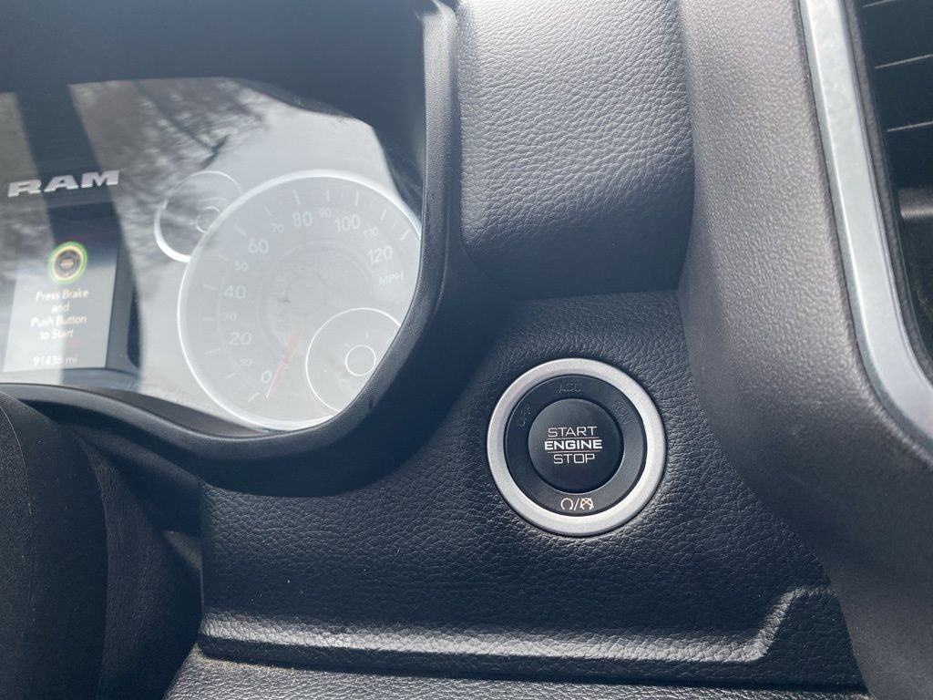 2021 RAM 1500 Big Horn Crew Cab 4x4 5'7' Box