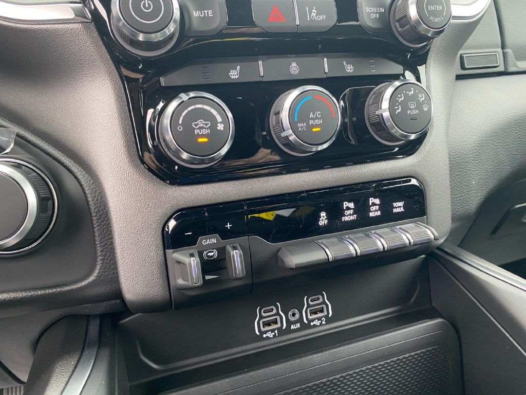 2027 RAM 1500 Big Horn/Lone Star