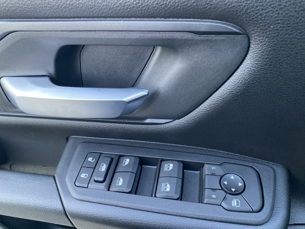 2026 RAM 1500 RAM 1500 TRADESMAN CREW CAB 4X4 5'7' BOX