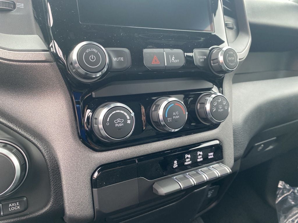 2026 RAM 1500 RAM 1500 WARLOCK CREW CAB 4X4 5'7' BOX