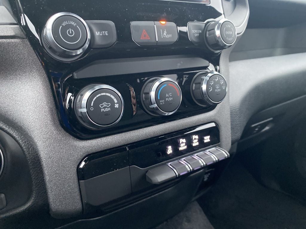 2026 RAM 1500 RAM 1500 WARLOCK CREW CAB 4X4 5'7' BOX