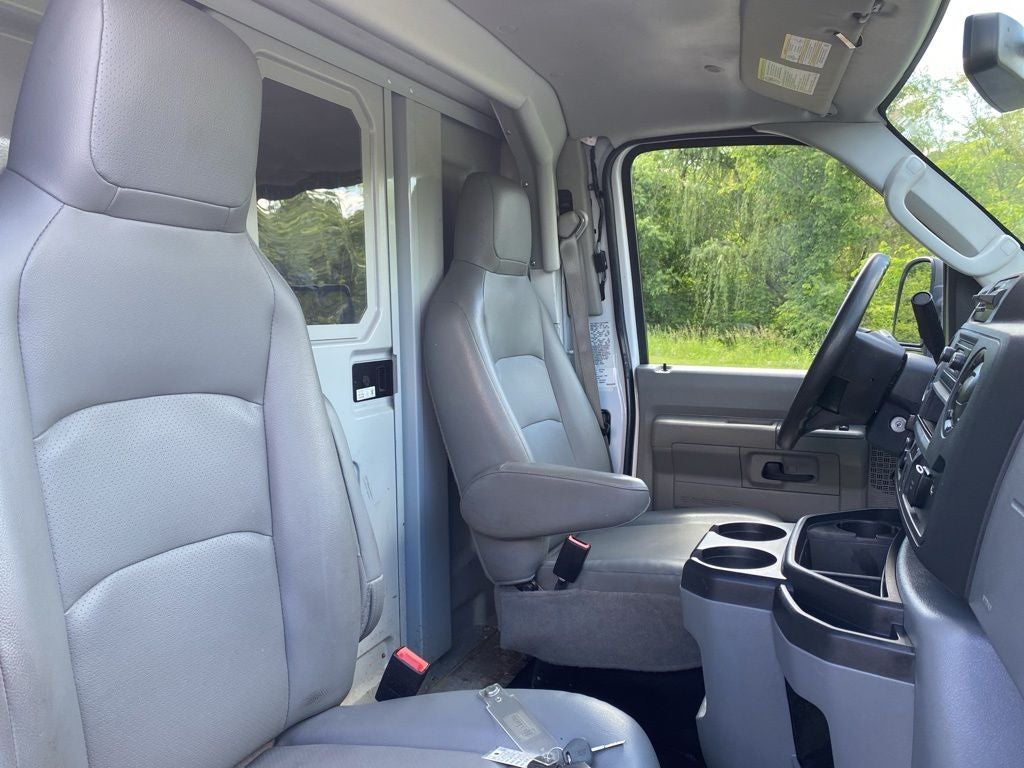 2022 Ford E-350SD Base Cutaway