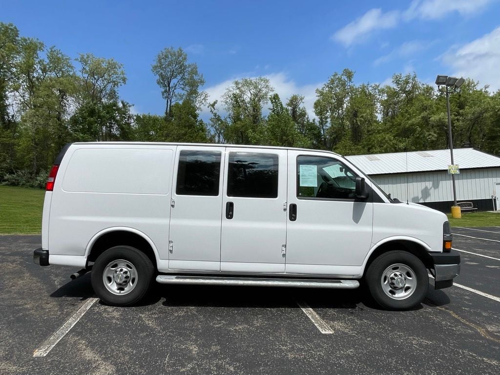 2024 Chevrolet Express 2500 Work Van HD's photo