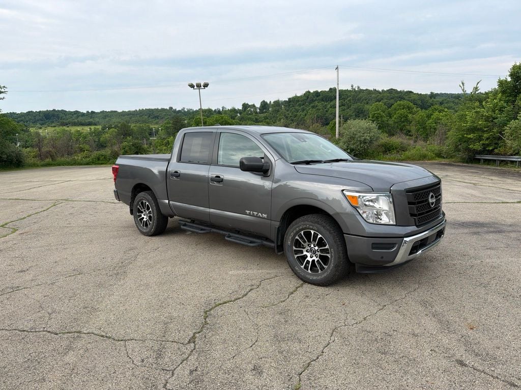 2023 Nissan Titan SV 4X4 Crew Cab's photo