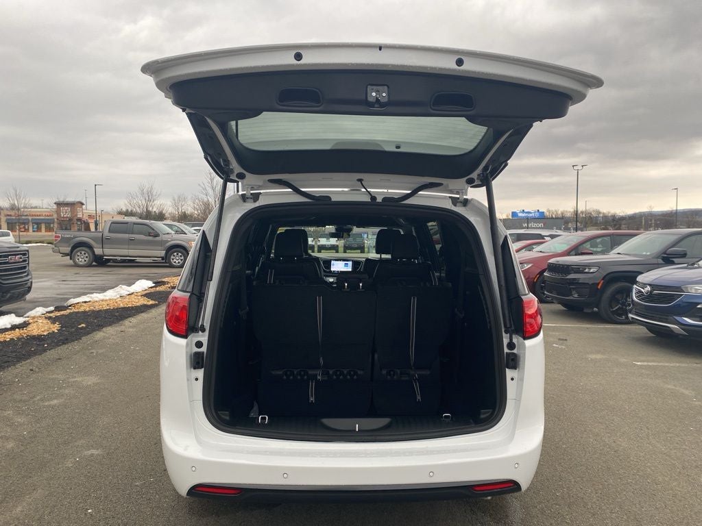 2026 Chrysler Voyager VOYAGER LX