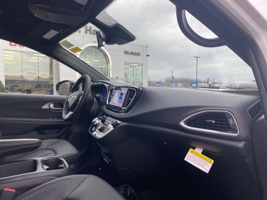 2026 Chrysler Voyager VOYAGER LX