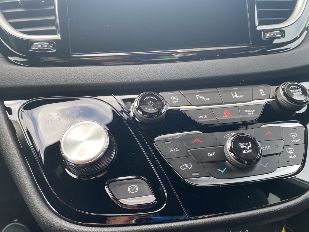 2026 Chrysler Voyager VOYAGER LX