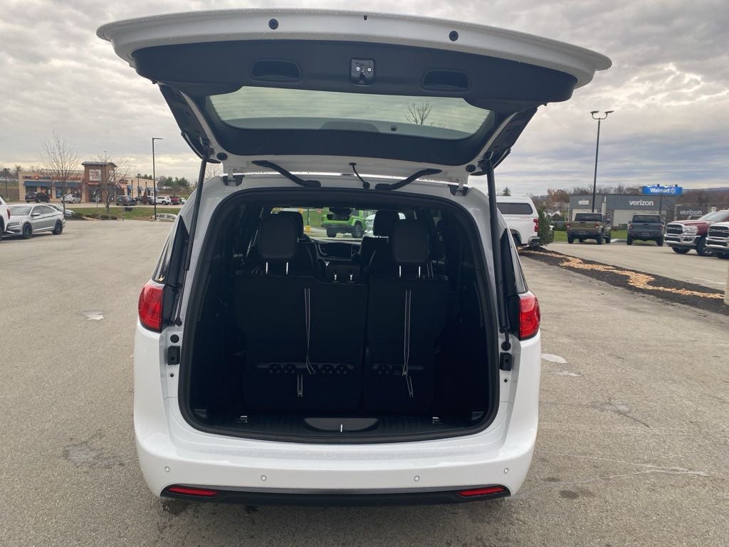 2026 Chrysler Voyager VOYAGER LX