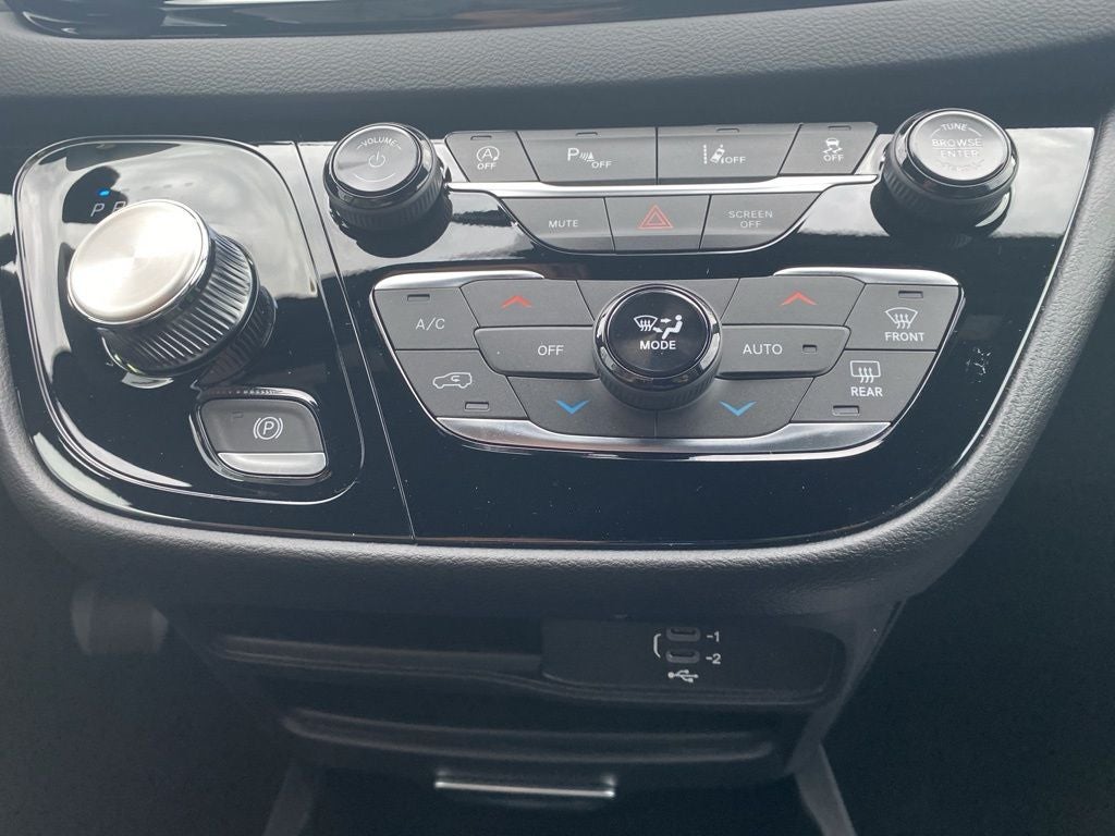 2026 Chrysler Voyager VOYAGER LX