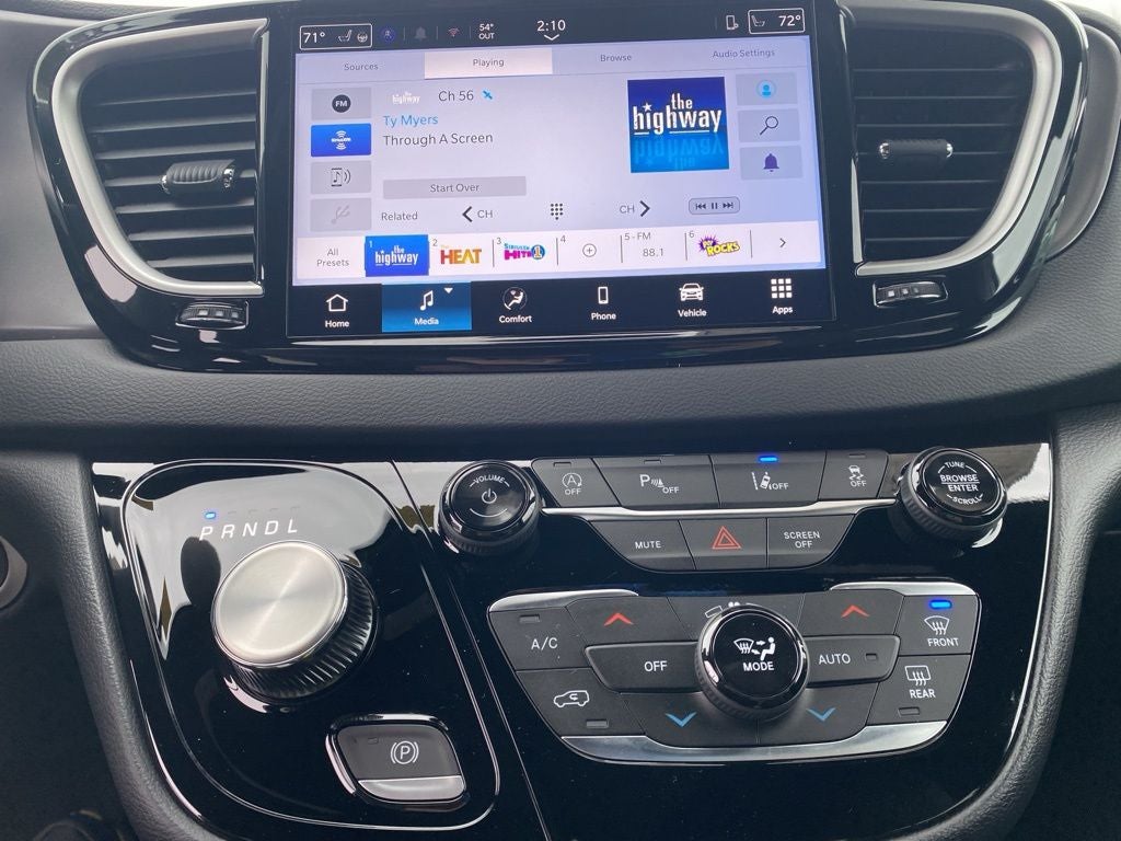 2026 Chrysler Voyager VOYAGER LX