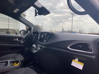 2026 Chrysler Voyager VOYAGER LX