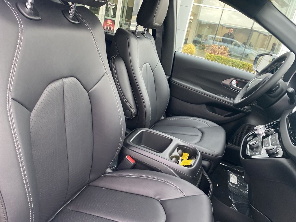 2026 Chrysler Voyager VOYAGER LX