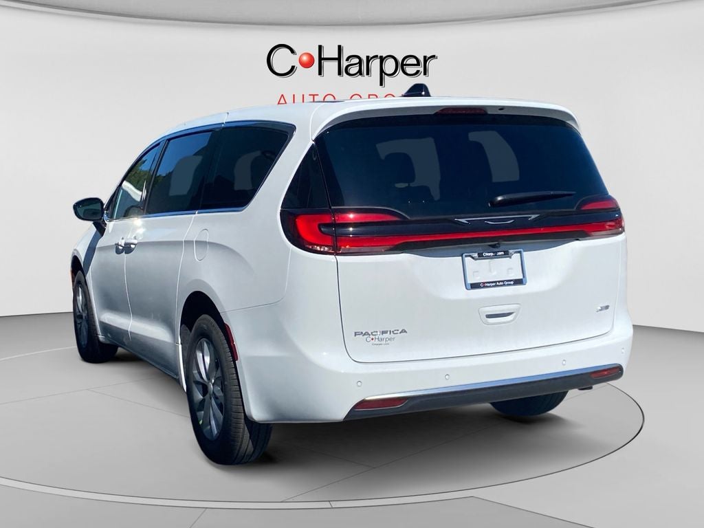 2027 Chrysler Pacifica Select