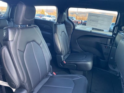 2026 Chrysler Pacifica PACIFICA SELECT AWD