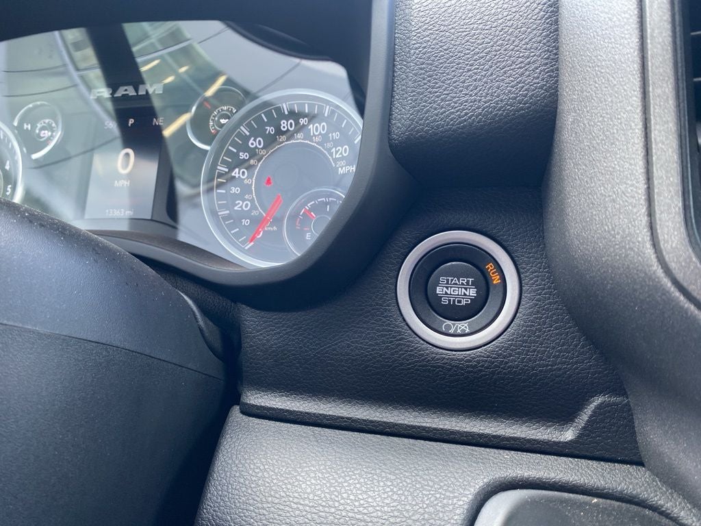 2021 RAM 2500 Tradesman Crew Cab 4x4 6'4' Box