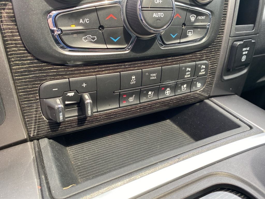 2017 RAM 2500 Limited Crew Cab 4x4 6'4' Box