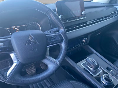 2022 Mitsubishi Outlander ES