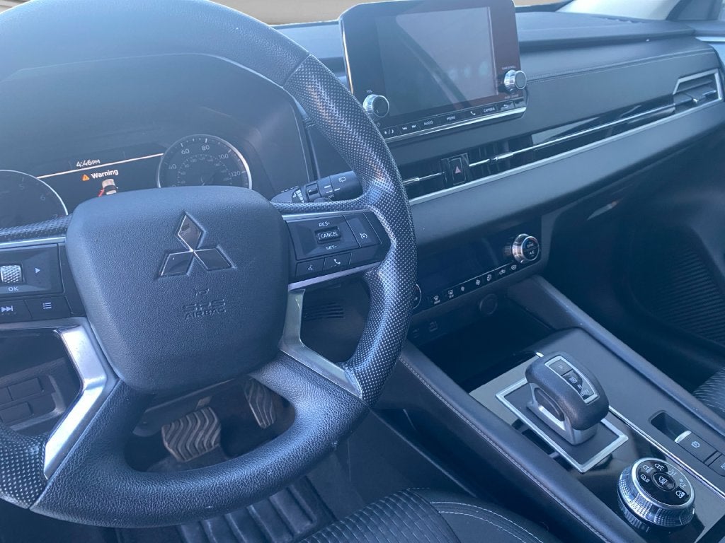 2022 Mitsubishi Outlander ES